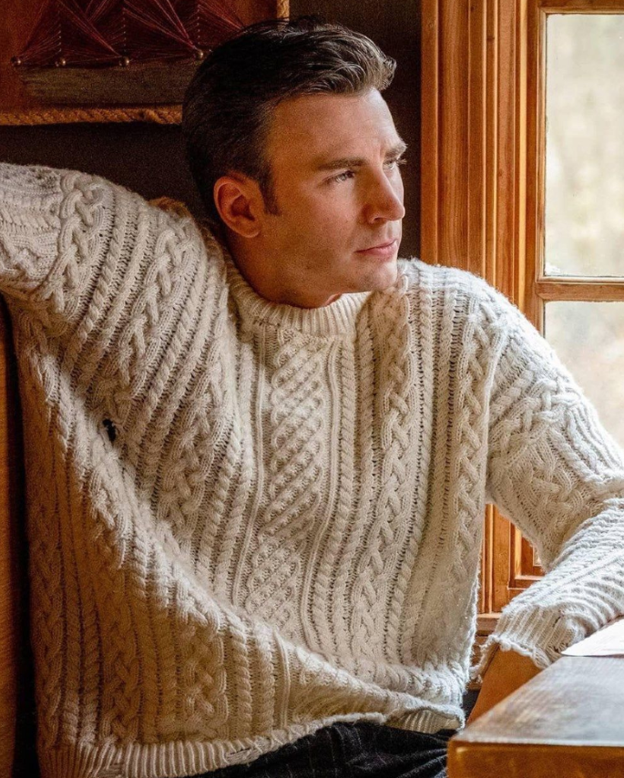 Chris Evan's and his famous cable knit sweater in Knives Out